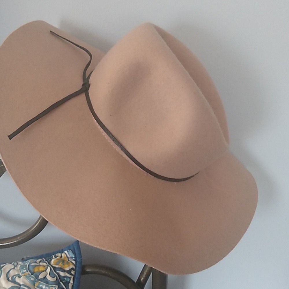 Felt-style large floppy wide-brim hat